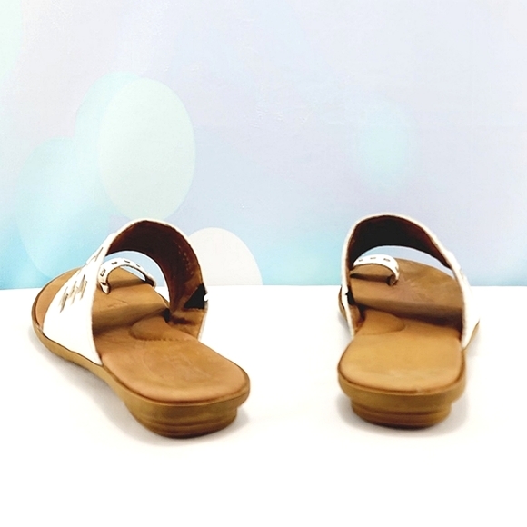 BORN – Sandal, leather upper & linings, white/gold tone, approx. 1”, size 8 - Picture 5 of 8